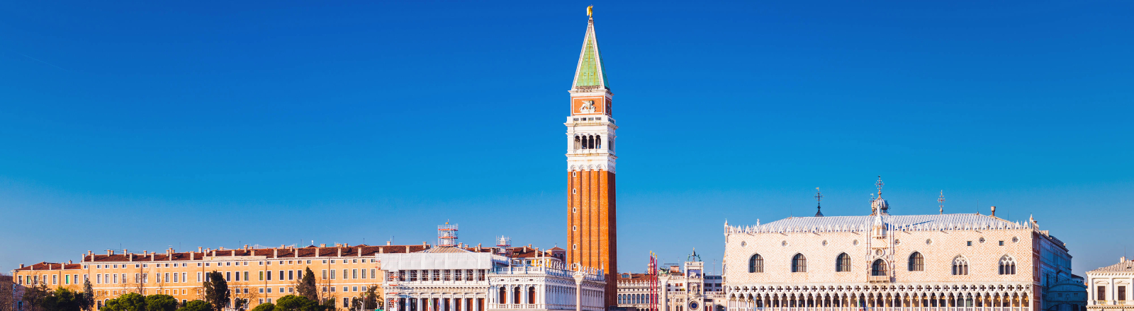 Skyline von Venedig, Italien: Blick auf den San Marco Platz. Stadtbild der beliebtesten Stadt in Norditalien.
