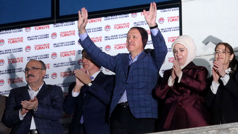 Recep Tayyip Erdogan nach seinem Wahlsieg bei den Präsidentschaftswahlen in der Türkei.