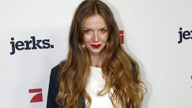 "Jerks"-Darstellerin Pheline Roggan auf dem roten Teppich