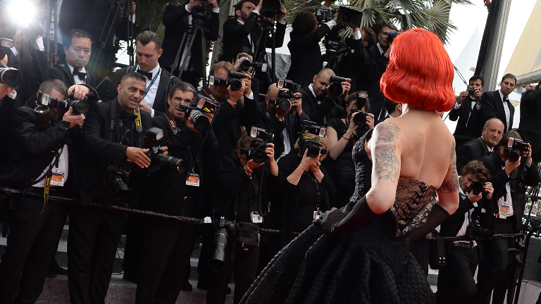 Die Sängerin Miss Fame auf dem Roten Teppich in Cannes am 14.05.2016.