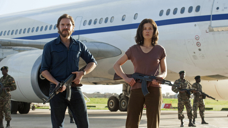 Daniel Brühl und Rosamund Pike in "Sieben Tage in Entebbe".