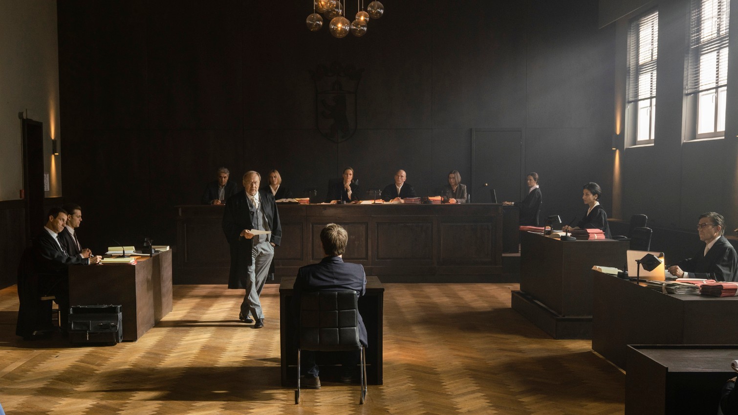 Szene aus TV-Film "Feinde" nach Ferdinand von Schirach - vor Gericht