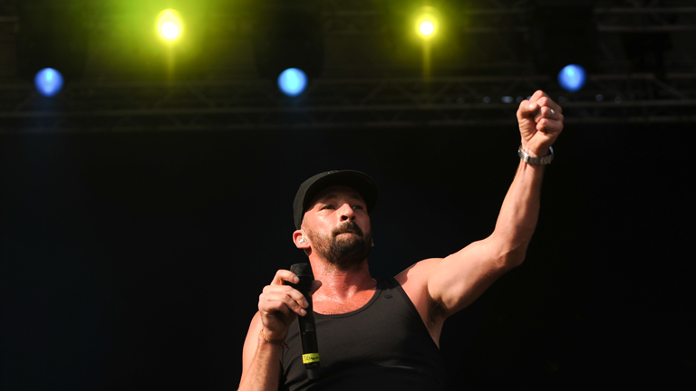 Der Musiker Gentleman (Tilmann Otto) steht am 27.07.2013 auf dem Greenville Festival in Paaren/Glien (Brandenburg) auf der Bühne.
