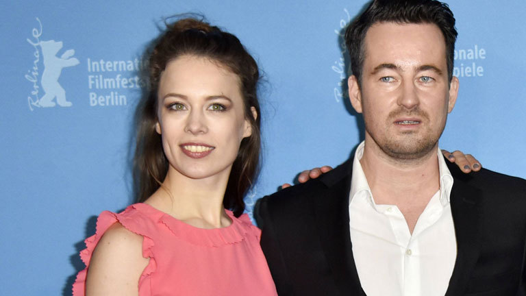 Paula Beer, Christian Schwochow und Desiree Nosbusch der Premiere von Bad Banks - Episode 1 und 2 auf der Berlinale 2018 / 68. Internationale Filmfestspiele Berlin im Zoo Palast. Berlin, 21.02.2018 *** Paula Beer Christian Schwochow and Desiree Nosbusch at the premiere of Bad Banks Episodes 1 and 2 at the Berlinale 2018 68 Berlin International Film Festival at the Zoo Palast Berlin 21 02 2018 Foto:xN.xKubelkax/xFuturexImage