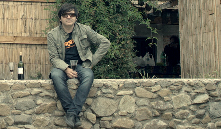 Rodrigo Gonzalez am Haus von Macha in Santiago, EL VIAJE