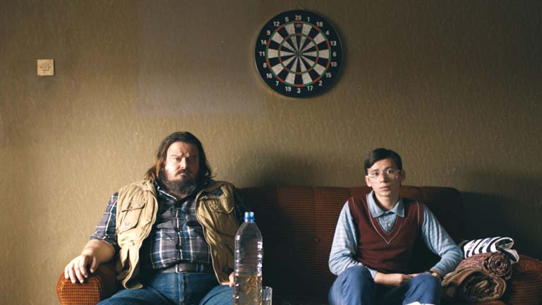 Giuseppe Battiston (l) und Rok Prasnikar als Zoran in einer Szene des Films "Zoran - Mein Neffe der Idiot".