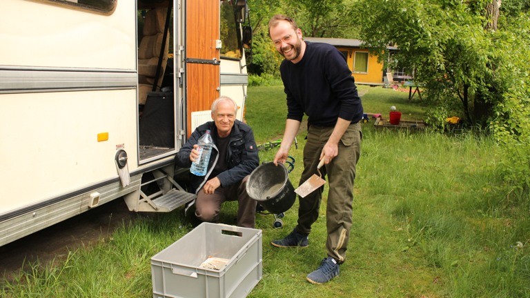 Beton anrühren mit Klaus Meyer und Matze Görig - doch am Ende streikte der Audiorecorder und alle Aufnahmen waren verloren.