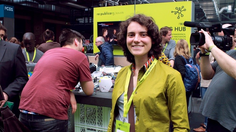 Anna vernetzt mit der "Fab Foundation" Fablabs weltweit