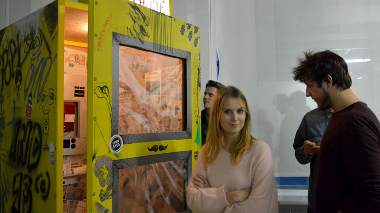 Studenten beim Aufbau der Roboexotica