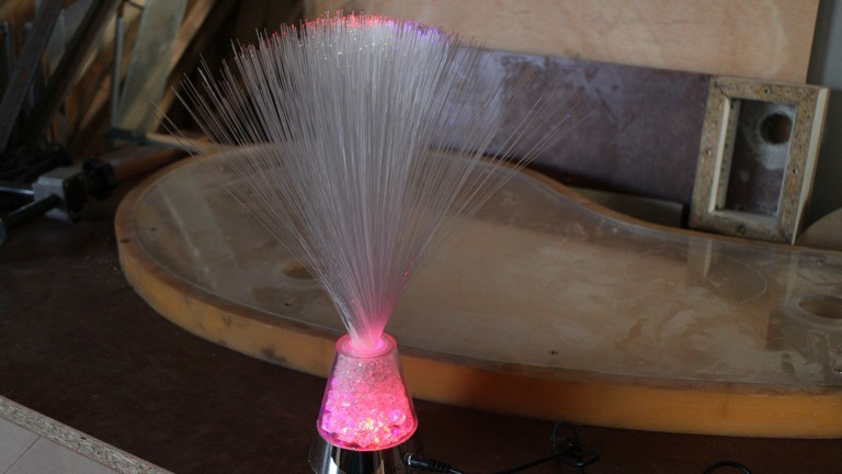 Die Fasern stammen von dieser wunderschönen Glasfaser-Lampe.
