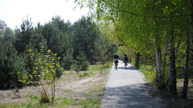 Der ehemalige Grenzstreifen in Berlin ist heute der Mauerweg.