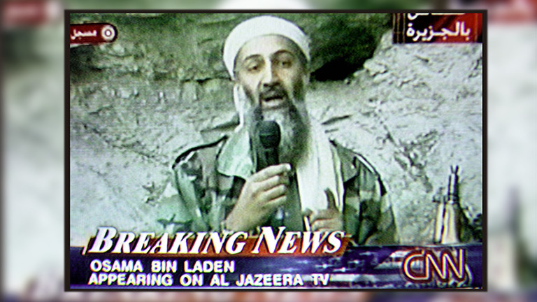 CNN sendet am Sonntag den 7. Oktober 2001 Bilder des TV-Senders Al Jazeera (aus Katar), die den Terroristenfuehrer Ussama bin Laden in angeblich in den afghanischen Bergen zeigen.