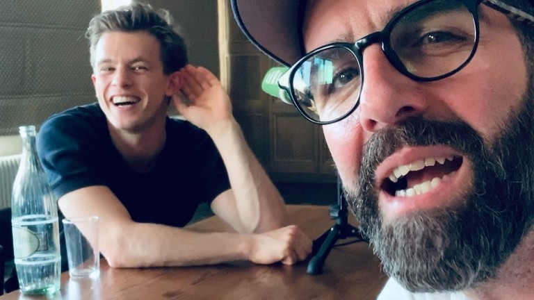 Selfie mit Schauspieler Jannis Niewöhner und Filmkritiker Tom Westerholt.