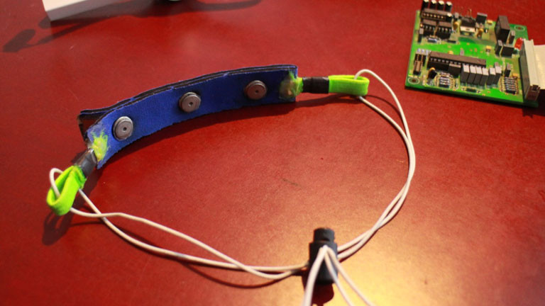Ein Elektrodenstirnband..