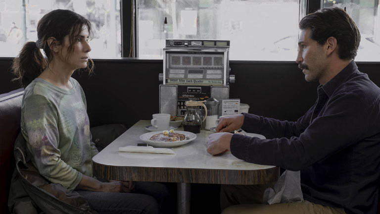 Sandra Bullock mit ihrem Filmpartner Jon Bernthal in einer Filmszene aus dem Film "The Unforgivable"