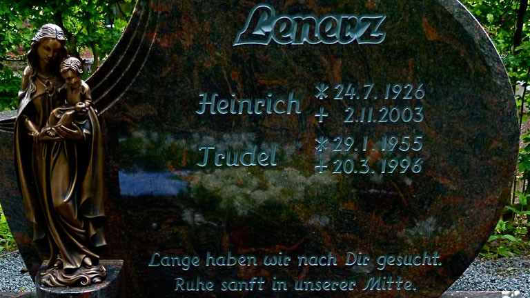 Der Grabstein von Trudel Ulmen.