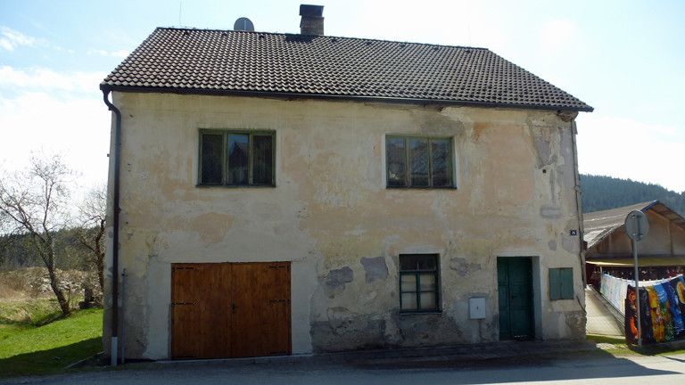Eines der wenigen alten Häuser. Ganz in der Nähe muss laut Stadtplan das Haus von Elkes Familie gestanden haben.