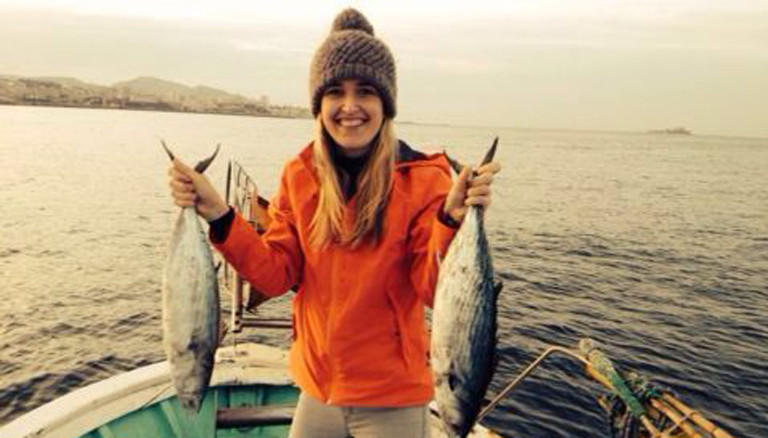 Caro auf dem Meer beim Fischfang.