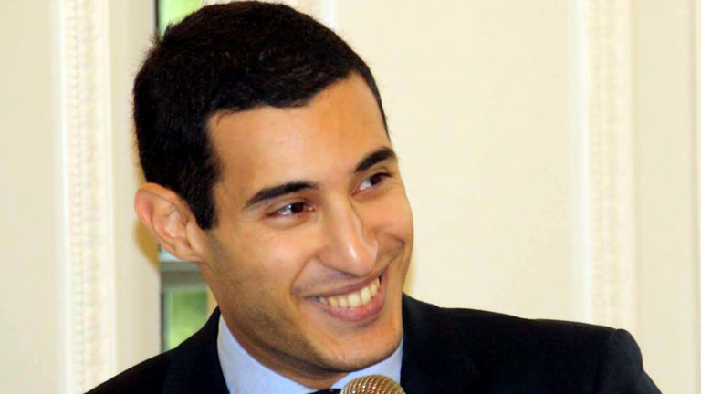 Rayan Nezzar im Anzug bei einer Veranstaltung
