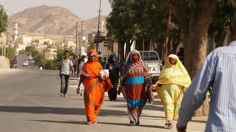 Straßenszene in der eritreischen Stadt Keren