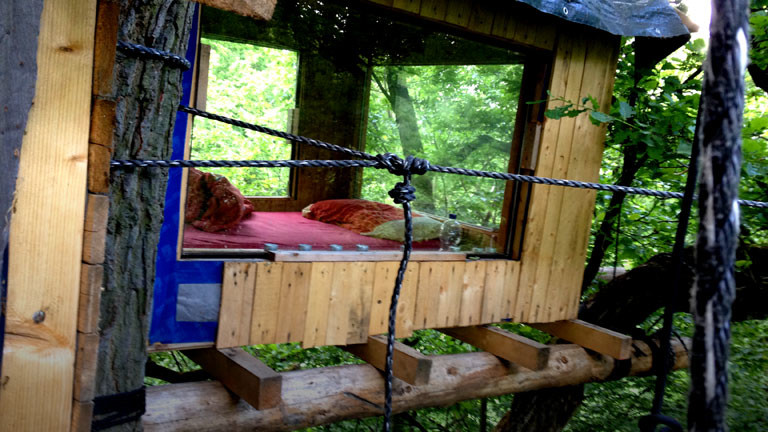 Ein Baumhaus im Hambacher Forst von Baumbesetzern, die gegen den Braunkohleabbau protestieren.