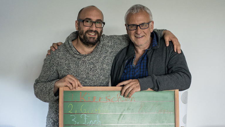 Deutschlandfunk-Nova-Autor Nail Al Saidi und sein alter Lehrer Dieter.
