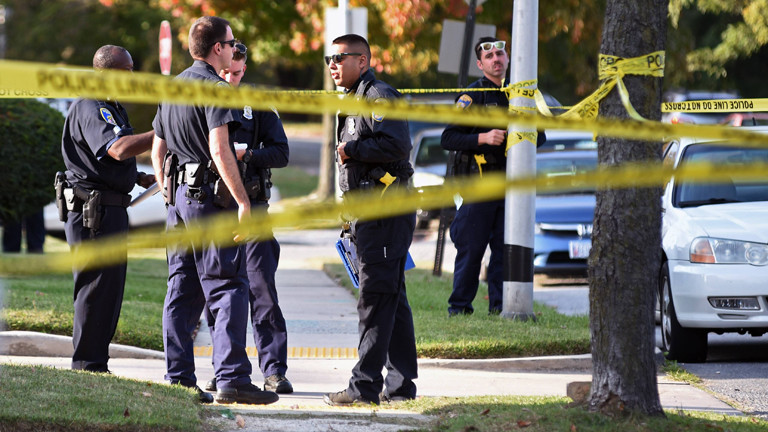 Polizisten in Baltimore vor einer Absperrung