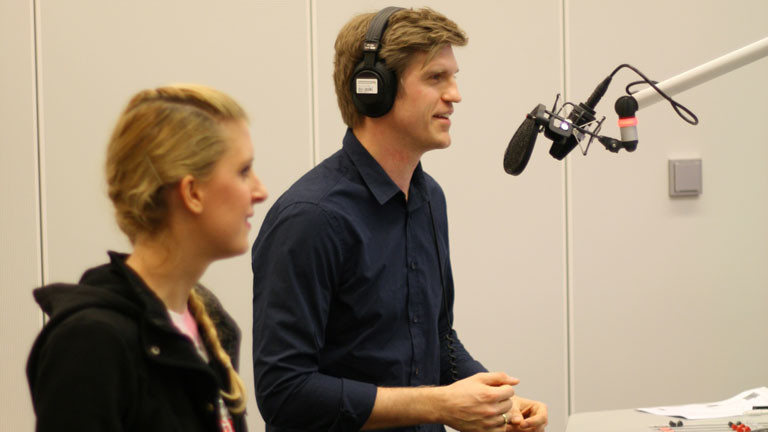 Moderator Thilo Jahn und Tanzschülerin Jane Ebel im Studio.