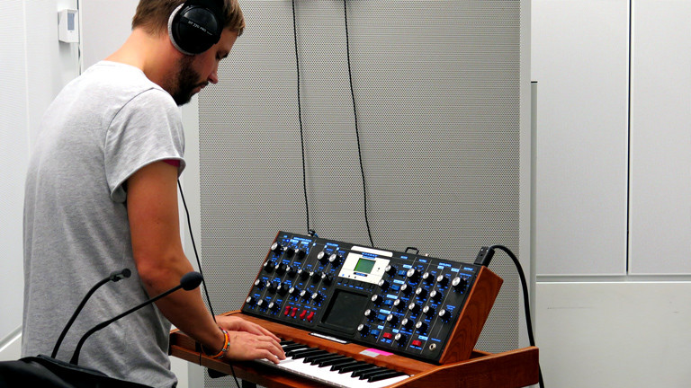 Chris Werner am Synthesizer