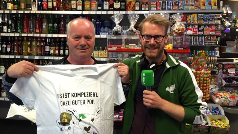 Christian Schmitt mit Stammgast Georg beim Trinkhallentag in Wattenscheid