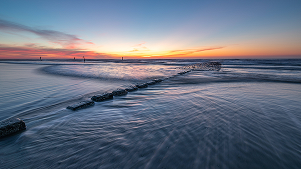 Norderney, am 15. April 2020: Sonnenuntergang im Wattenmeer, der Nordstrand von Norderney.