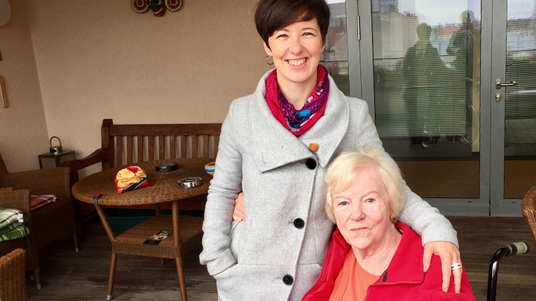 Nadine Fredow (37) und Jutta (81) -  Freundinnen dank Tante Inge.