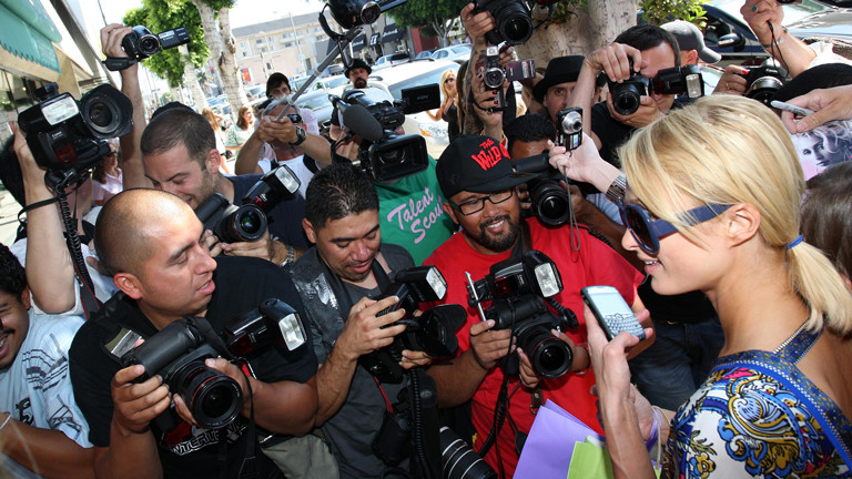 "Paparazzi!" Ausstellung Kunsthalle Schirn Frankfurt: Paris Hilton belagert von den Medien