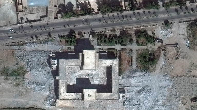 Die zerstörte Moschee Uwais al-Qarani und das Mausoleum Ammar Bin Yasser 2014 in Rakka.
