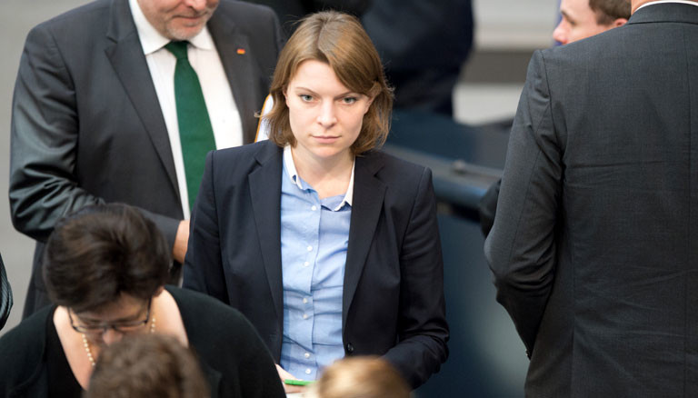 Die jüngste Bundestagsabgeordnete Emmi Zeulner bei der ersten konstituierenden Sitzung des Bundestags 2013.