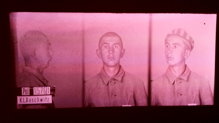 Bild aus der Ausstellung "HomosexualitätEN" zeigt das Porträt einer NS-Gefangenen.