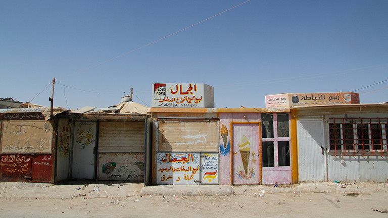 Feiertagsruhe in Zaatari - Geschäfte und Eisdiele haben geschlossen.
