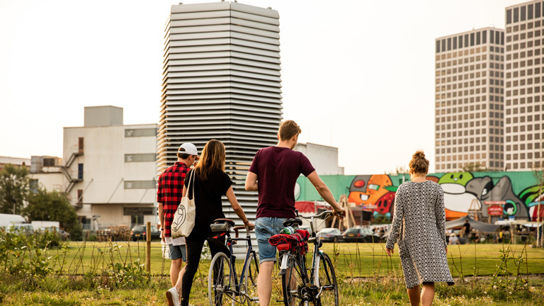 Schön designed passt der Smog Free Tower gut in das Rotterdamer Stadtbild