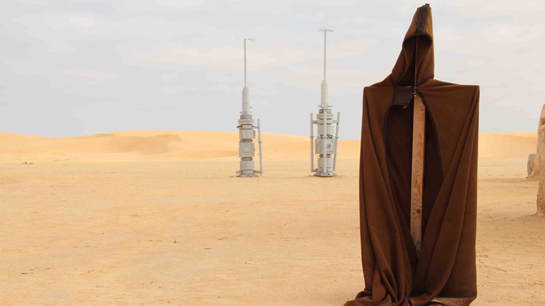 Der Umhang eines Jedi-Ritters und zwei Raketen, die vom Dreh übrig geblieben sind.