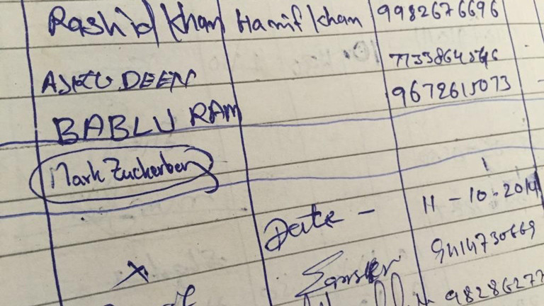 Der Eintrag von Mark Zuckerberg im Gästebuch des Internetcenters von Chandauli. Der facebook-Gründer war 2014 hier, um zu ergründen, ob und wie die Menschen in den Dörfern online gehen…