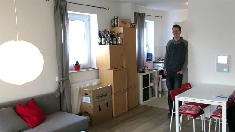 Student Jan steht als Testperson für die TU Braunschweig zur Verfügung, dafür muss er dann keine Miete zahlen.