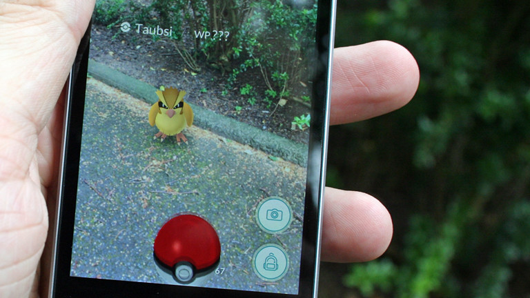 Pokémon finden und mit dem Ball abwerfen - das ist das Ziel in Pokémon Go.