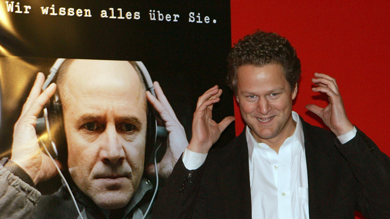 Der Regisseur Florian Henckel von Donnersmarck posiert am Mittwoch (15.03.2006) in Berlin bei der Premiere des Films "Das Leben der Anderen".