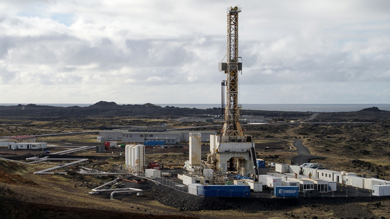 Der Bohrplatz: Aus heißen Quellen wird Strom: Reykjaneshver im Süden Islands.