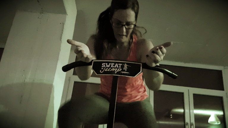 Caro Köhler bei der Sportart Jumping Fitness.