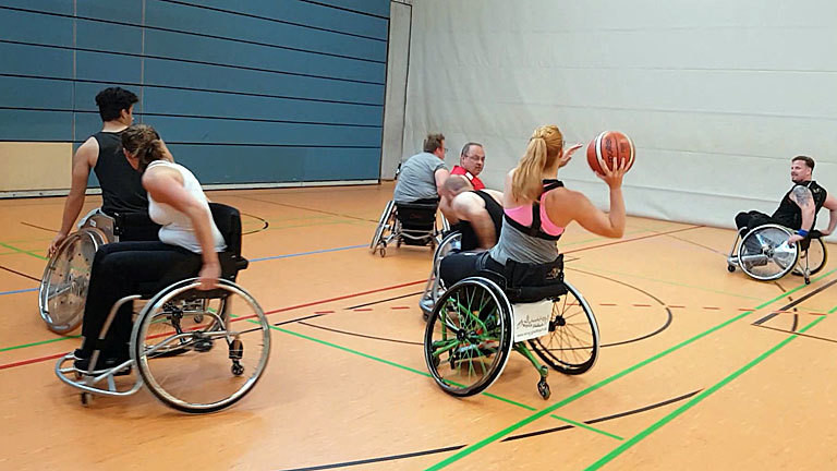 Caro Köhler spielt Rollstuhl-Basketball