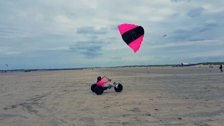 Caro mit Kitebuggy 52weeks52sports