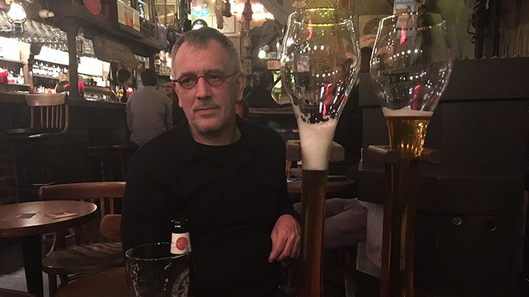 Gastwirt Alex Devriendt, Besitzer der Bar Dulle Griet in Gent.
