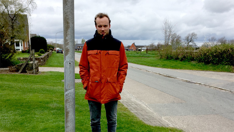 Simon Hansen lebt und arbeitet in Löwenstedt.