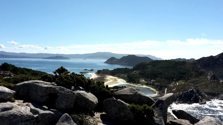 Blick auf die Islas Cies, vorgelagert vor der galizischen Stadt Vigo.